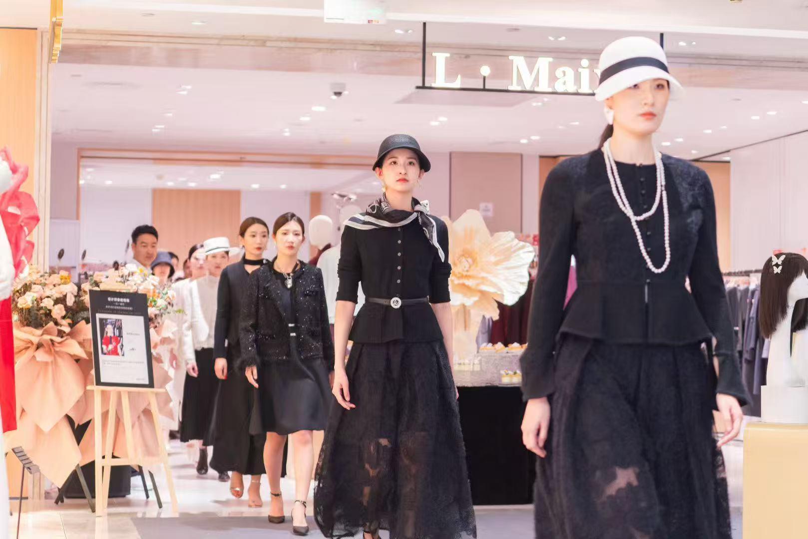 露玛莉先品牌走秀